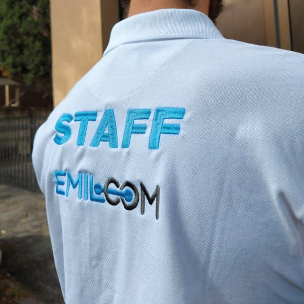 Ricamo personalizzato su tessuti